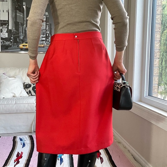 Vintage red knee length skirt with front pleat - Picture 9 of 11